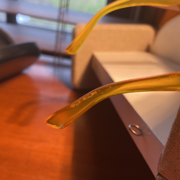 Vintage Yellow Sunglasses - Picture 3 of 5